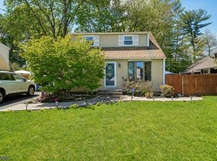 345 Redmont Rd, North Plainfield, NJ 07063