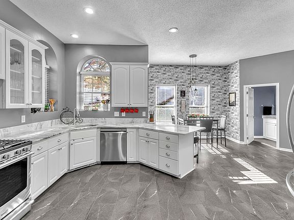 4th image of 6 Lemington Ct