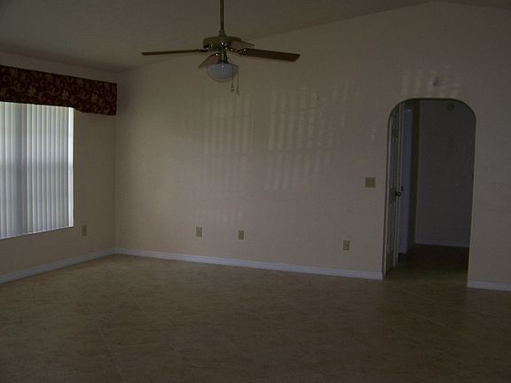 5th image of 143 SW Starfish Avenue