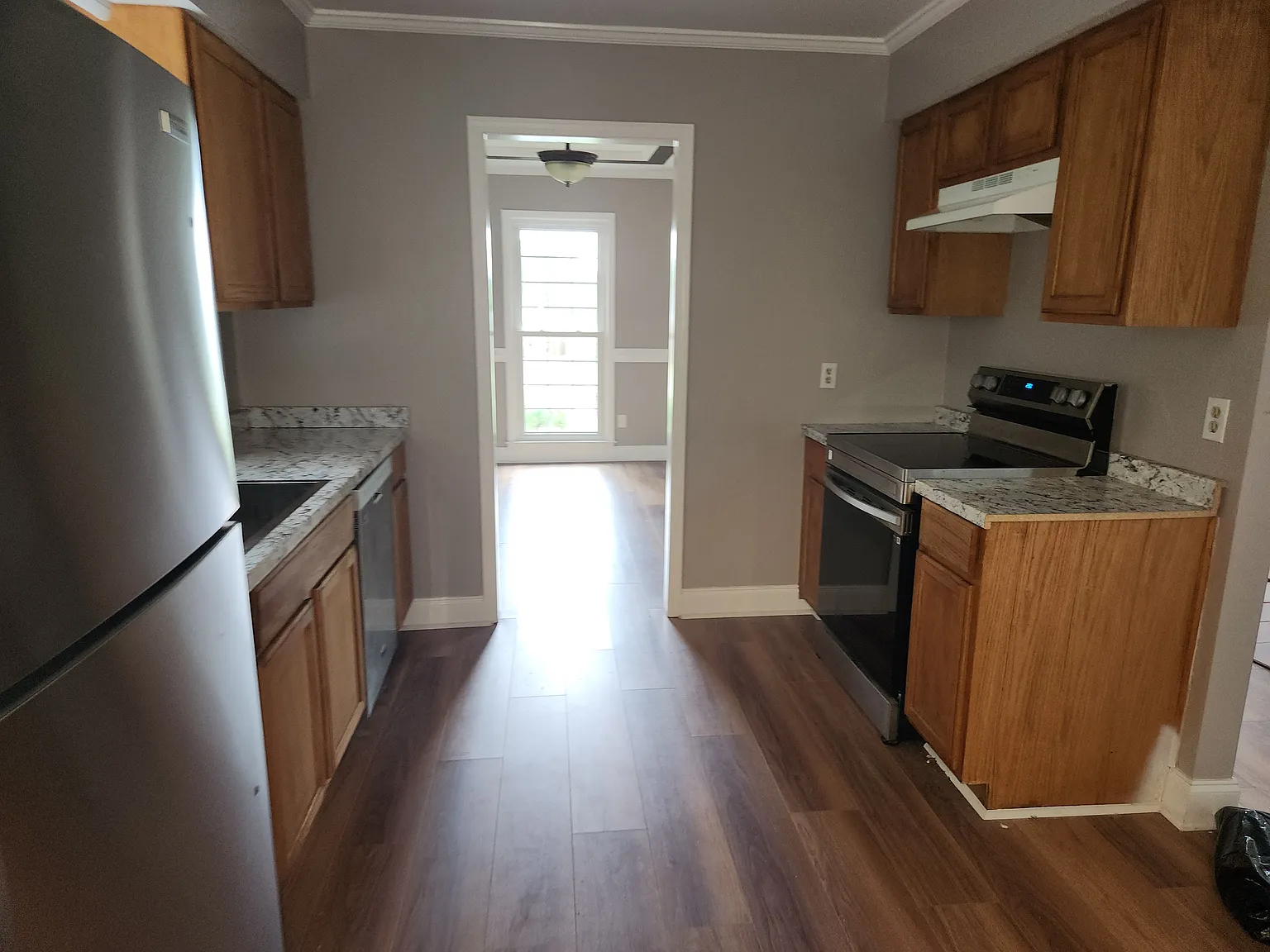 3 bed, 1696 sqft, $1,950 — Photo 2