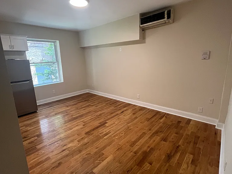 West Franklin Apts — Photo 13