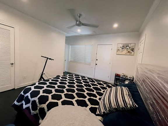 5th image of 8200 Byron Ave #2