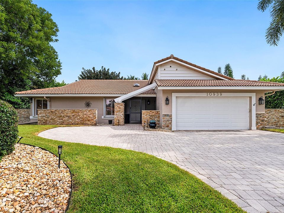 1st image of 10939 NW 9th Manor