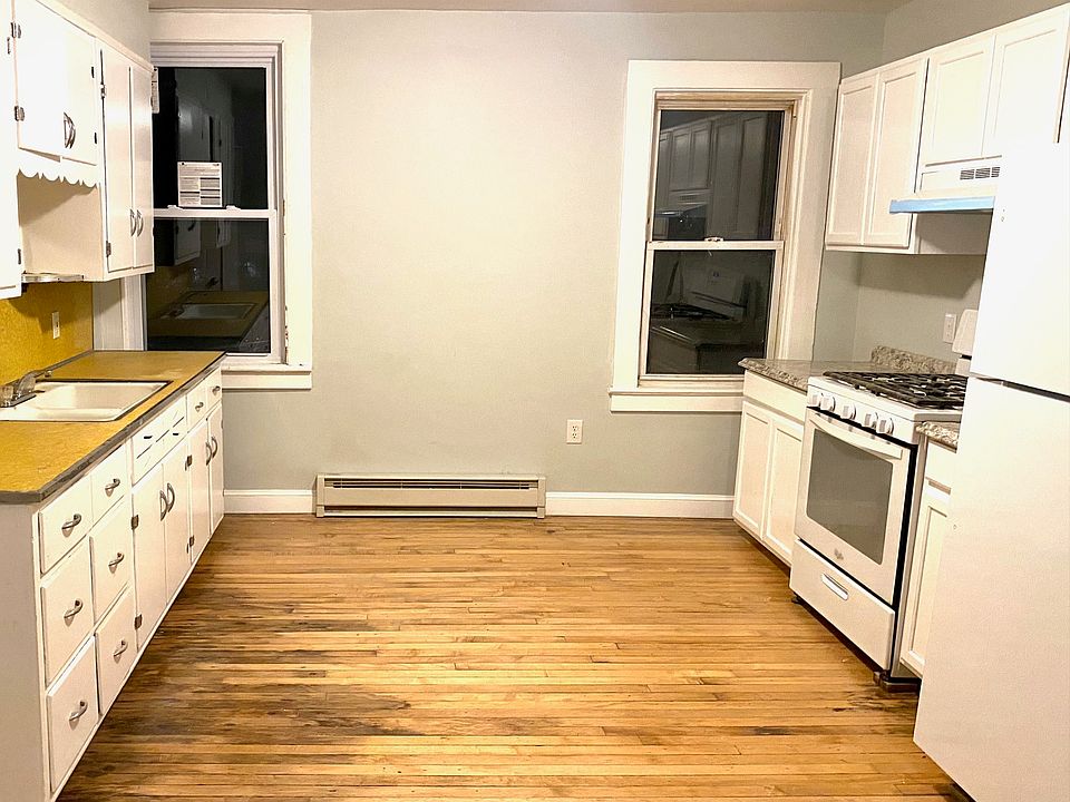 1st image of 271 E Main St Unit 1