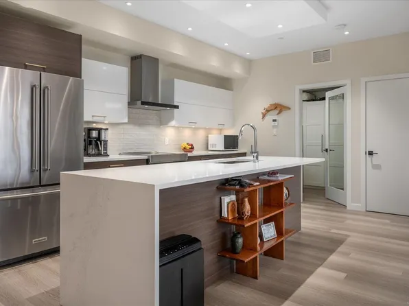 100 Lombardy St #204, Parksville, BC V9P