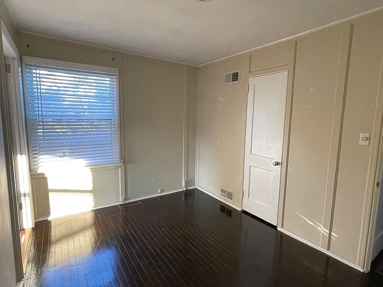 895 Lower Ferry Rd — Photo 24