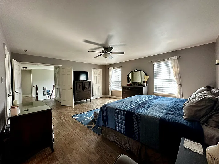 Primary suite with walk-in closet