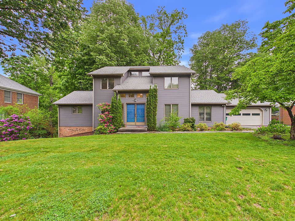 1st image of 3002 Stradford Ln
