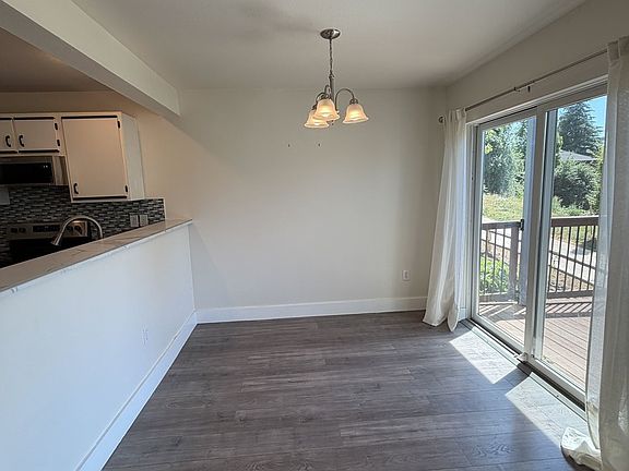 4th image of 7179 SW Sagert St Unit 102