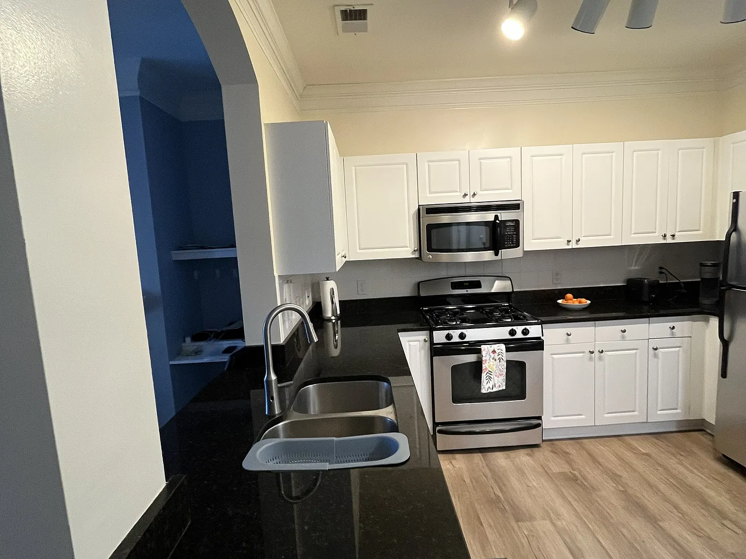 1 bed, 853 sqft, $2,495 — Photo 2