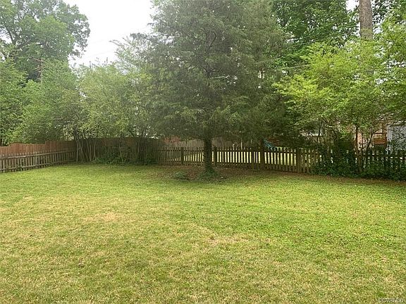 3rd image of 1209 Elmhurst Dr