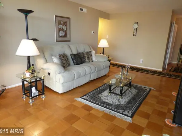 118 Monroe St #60, Rockville, MD 20850