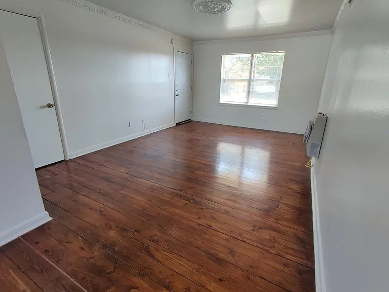 5725 Martel Ave #C — Photo 10