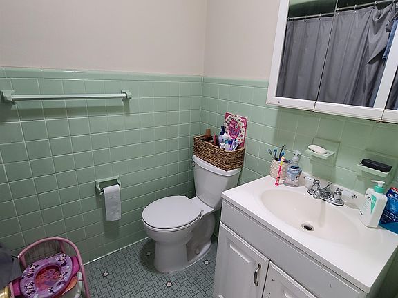 3rd image of 820 22nd St