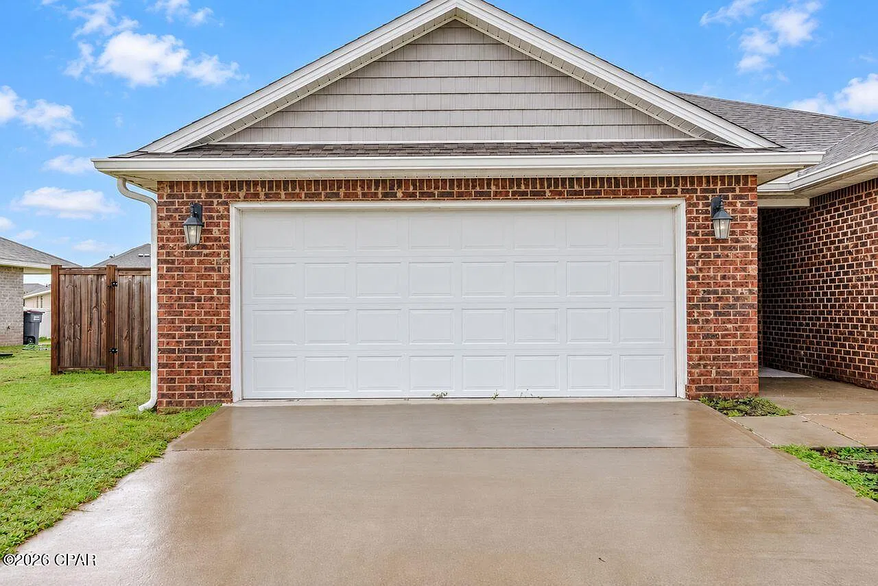 4 bed, 2326 sqft, $2,199 — Photo 3