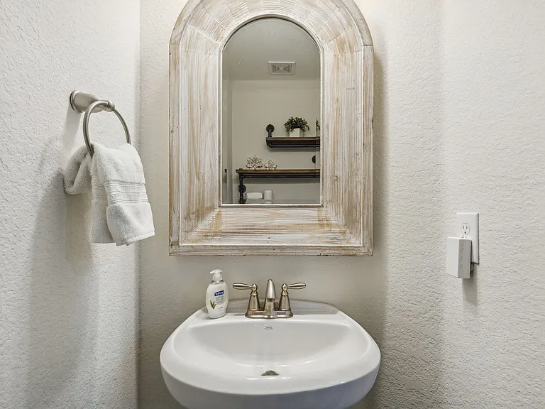 2360 Fountain Gate Dr — Photo 13