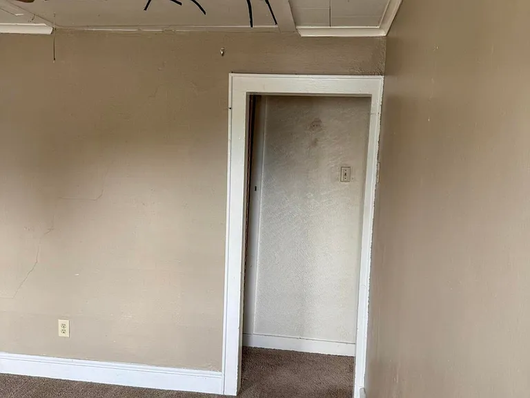 111 W Grove St — Photo 3