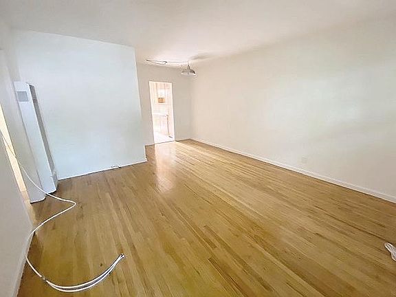 3rd image of 5573 Margaret Ave