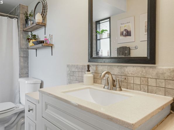 salem-oregon-53017115 picture