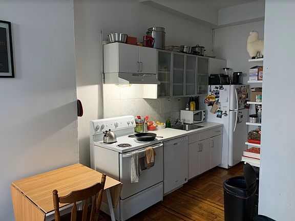 3rd image of 219 Degraw St APT 1