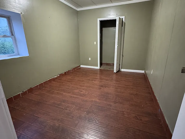 460 Broad St #6 — Photo 2