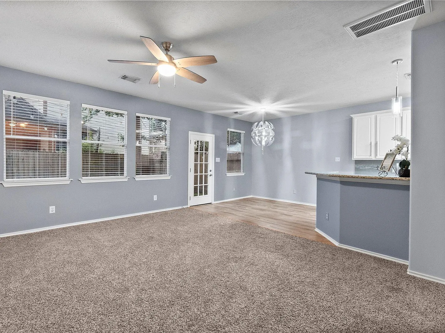 3 bed, 2.5 bath, 1674 sqft, $1,975 — Photo 4