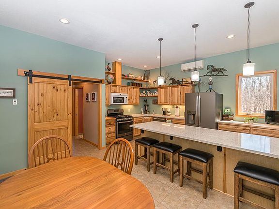 5th image of 22885 Rabbit Foot Ln