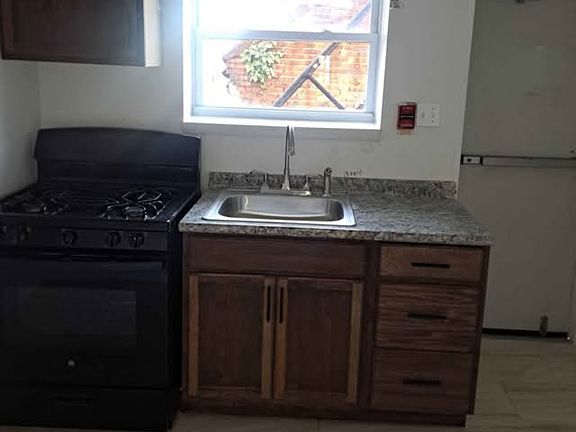 5th image of 418 S 60th St APT 2