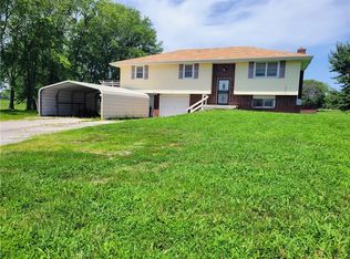 19723 Tonganoxie Rd, Tonganoxie, KS 66086