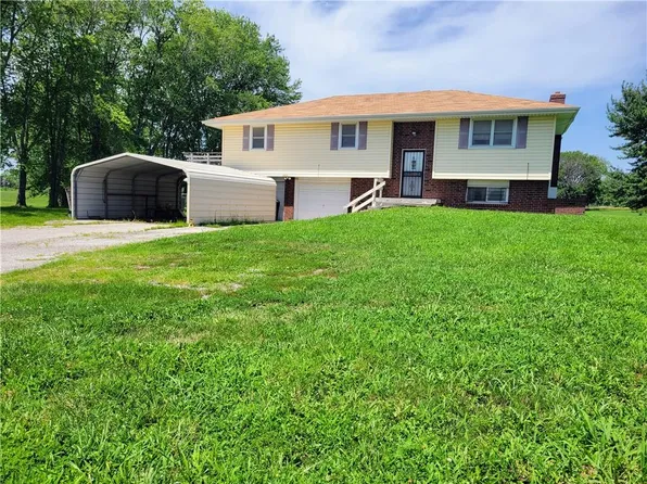 19723 Tonganoxie Rd, Tonganoxie, KS 66086