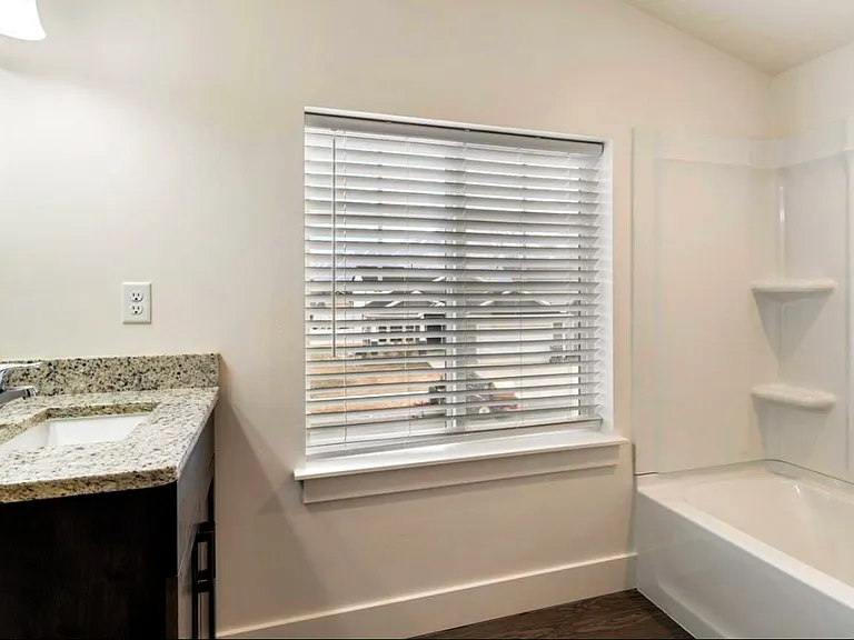 849 N 210 W — Photo 19