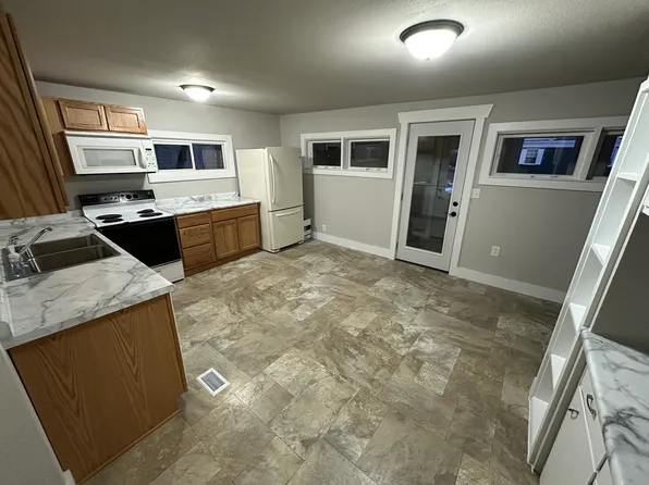 657 Mason St APT A, Rhinelander, WI 54501