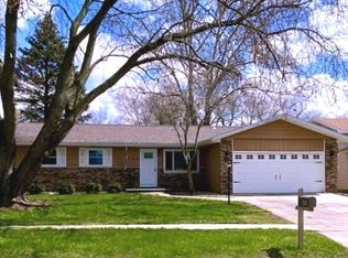 708 Hollycrest Dr, Champaign, IL 61821