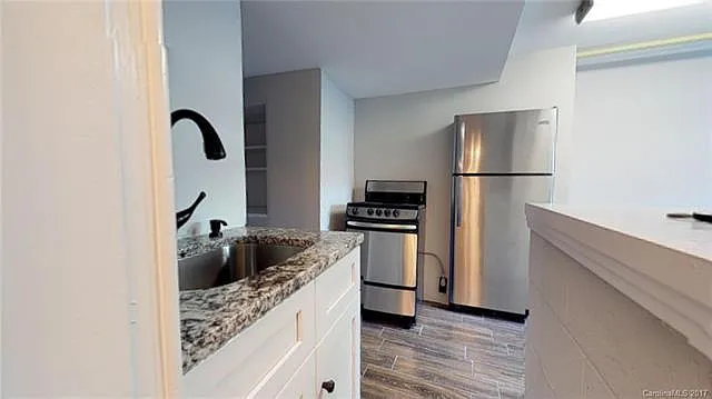 Amazing light filled studio apartment on the Trolley line in the historic Elizabeth neighborhood! — Photo 2