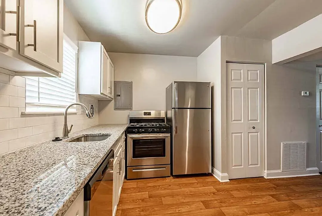 Edgewood Apartments — Photo 1
