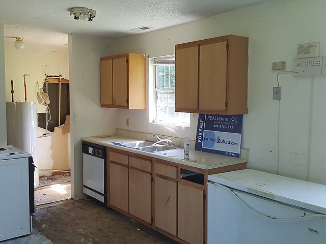 2nd image of 6927 Carsley Rd