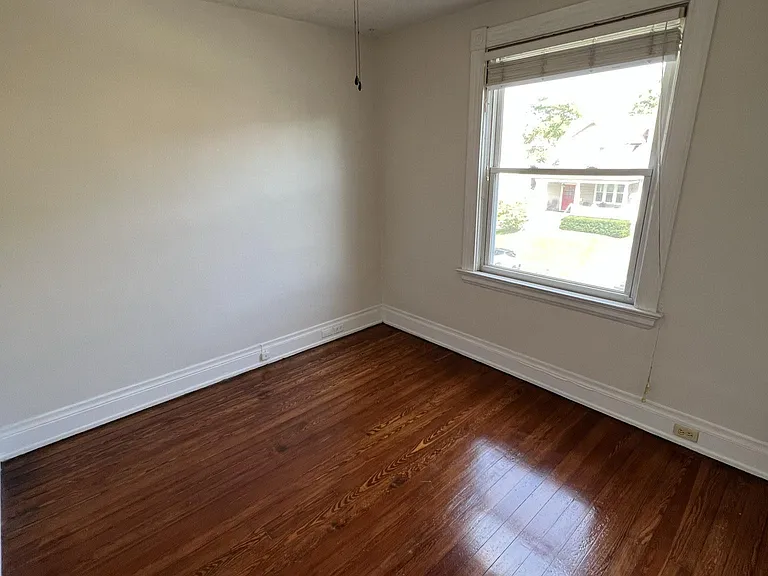 3935 Burwood Ave #2 — Photo 9