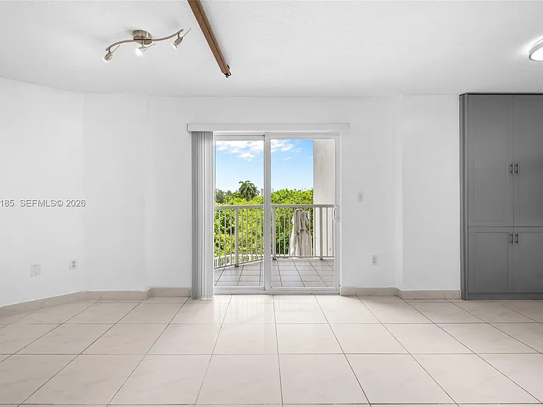 280 SW 20th Rd #504 — Photo 7