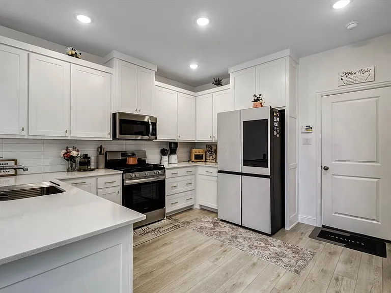 7031 Cedar Creek Dr — Photo 11