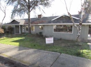 739 NW Amelia Dr, Grants Pass, OR 97526