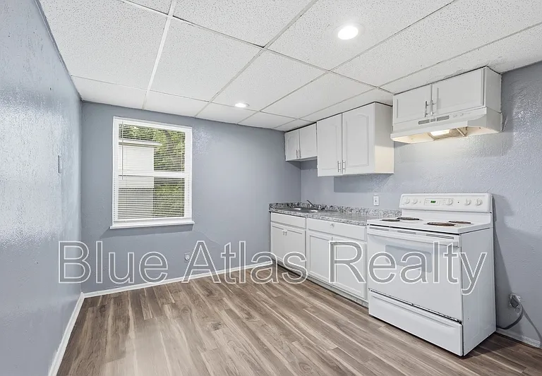 2215 Riverview Dr #B — Photo 2