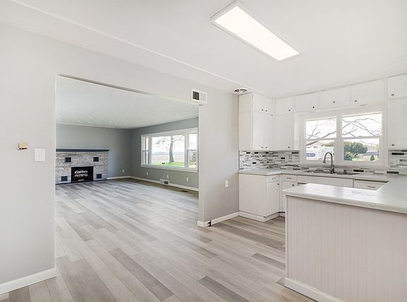 4th image of 109 Sunrise Ave