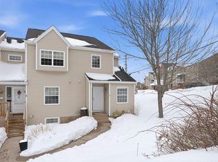 1 Collins Grove Ct #1, Halifax, NS B2W 5Y1