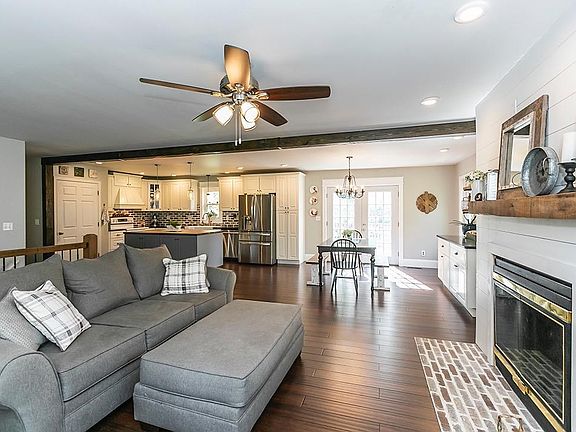 2nd image of 2050 River Cir