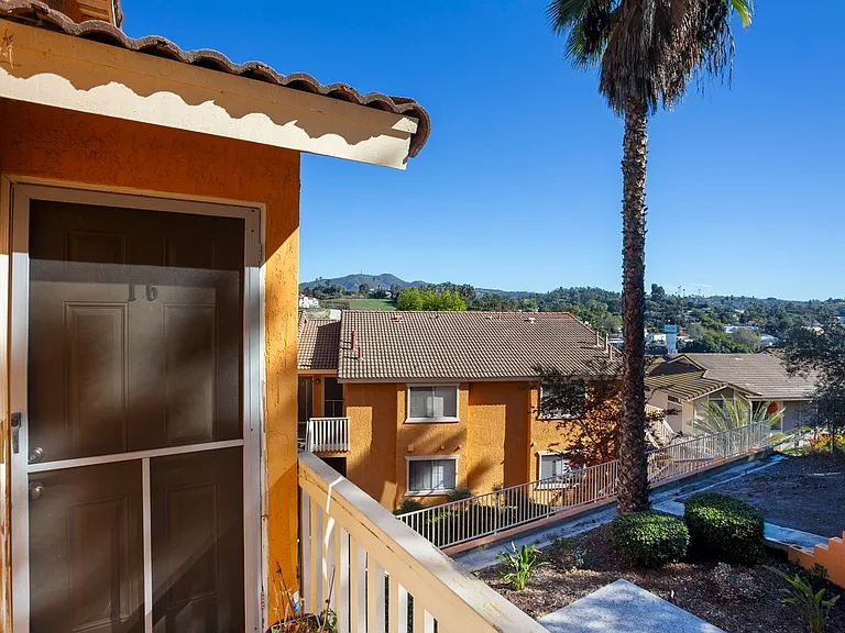 Tuscany Hills Apartments — Photo 17