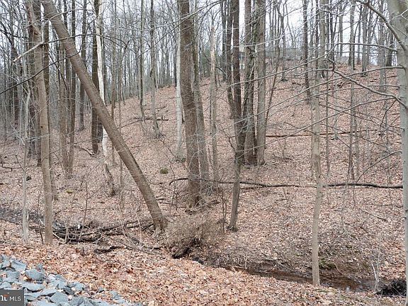 4th image of 10 Hidden Pond Dr