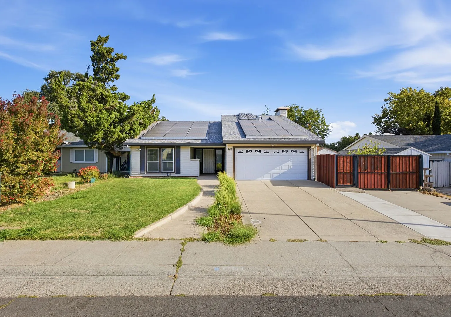 Great Home available immediately — Photo 1