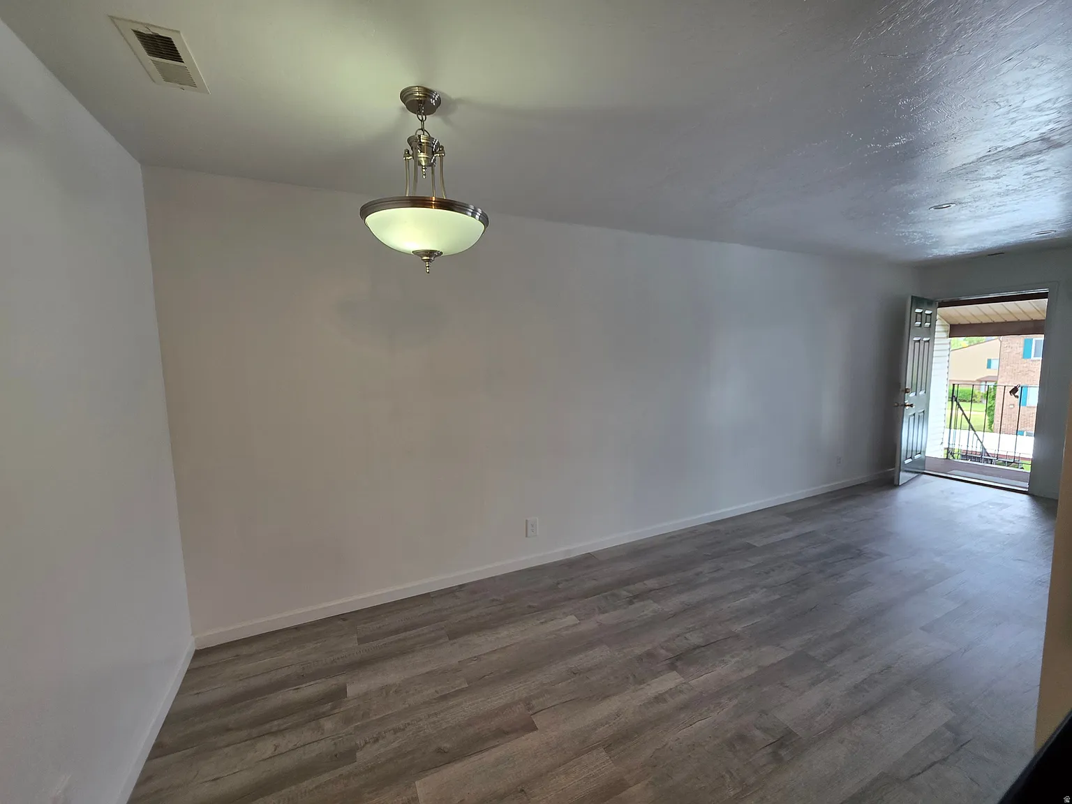 1 bed, 1.0 bath, 662 sqft, $1,150 — Photo 3
