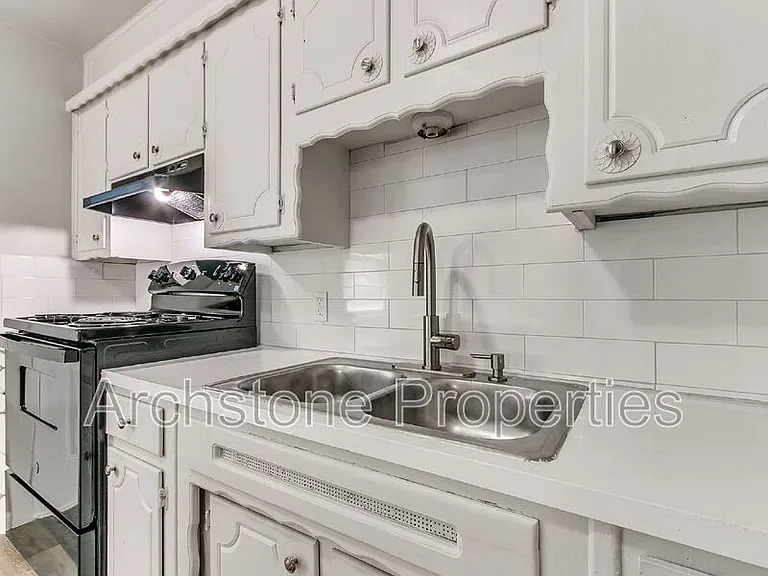 2312 Mustang St — Photo 16