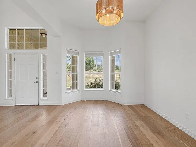 17133 Majestic Ridge Rd — Photo 5